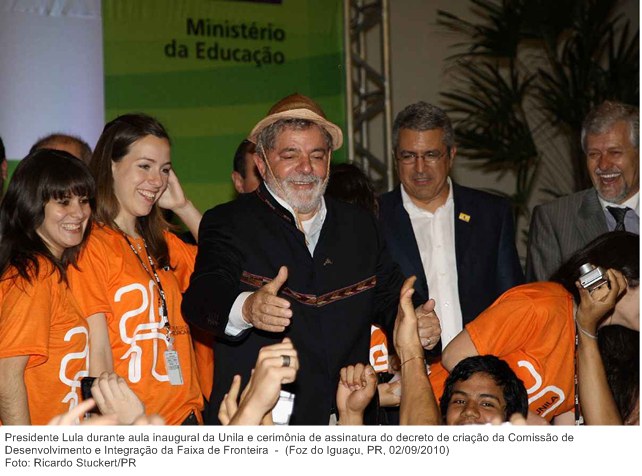 Presidente Lula durante aula inaugural da Unila e cerimônia de assinatura do decreto de criação da Comissão de Desenvolvimento e Integração da Faixa de Fronteira (4).