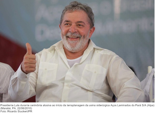 Presidente Lula durante cerimônia alusiva ao início da terraplanagem da usina siderúrgica Aços Laminados do Pará SA (Alpa).