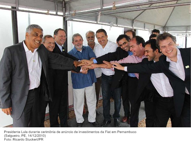 Presidente Lula durante cerimônia de anúncio de investimentos da Fiat em Pernambuco.