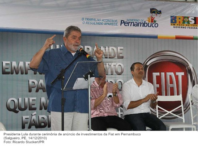 Presidente Lula durante cerimônia de anúncio de investimentos da Fiat em Pernambuco.