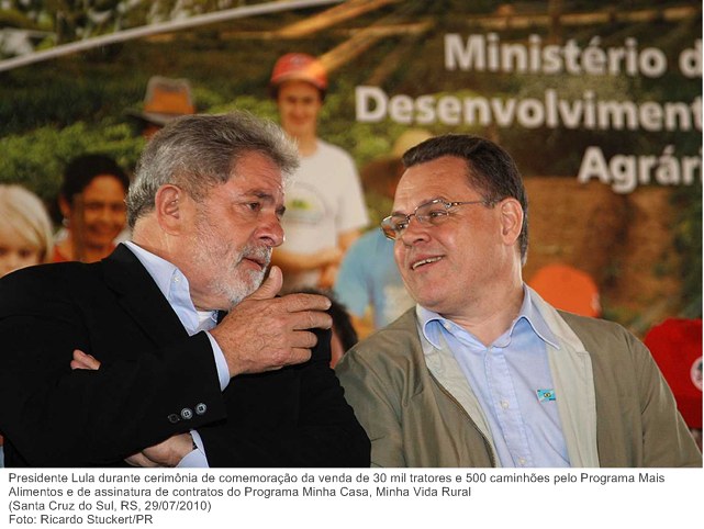 Presidente Lula durante cerimônia de comemoração da venda de 30 mil tratores e 500 caminhões pelo Programa Mais Alimentos e de assinatura de contratos do Programa Minha Casa, Minha Vida Rural.