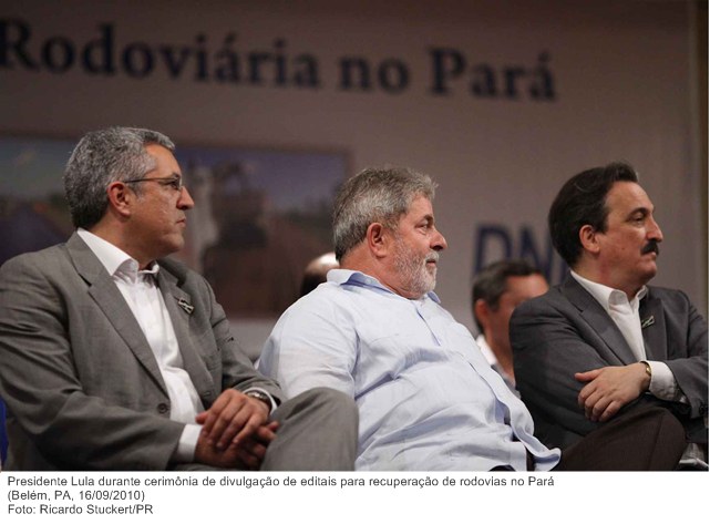 Presidente Lula durante cerimônia de divulgação de editais para recuperação de rodovias no Pará .