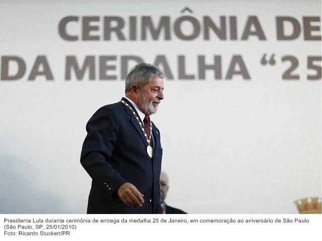 Presidente Lula durante cerimônia de entrega da medalha 25 de Janeiro, em comemoração ao aniversário de São Paulo.