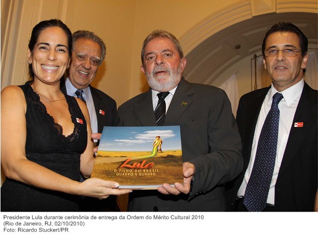 Presidente Lula durante cerimônia de entrega da Ordem do Mérito Cultural 2010 .