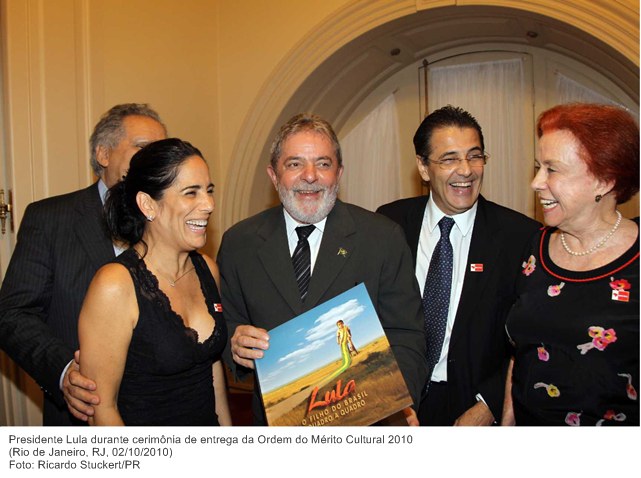 Presidente Lula durante cerimônia de entrega da Ordem do Mérito Cultural 2010 .