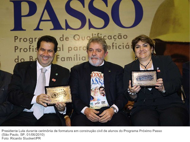 Presidente Lula durante cerimônia de formatura em construção civil de alunos do Programa Próximo Passo.