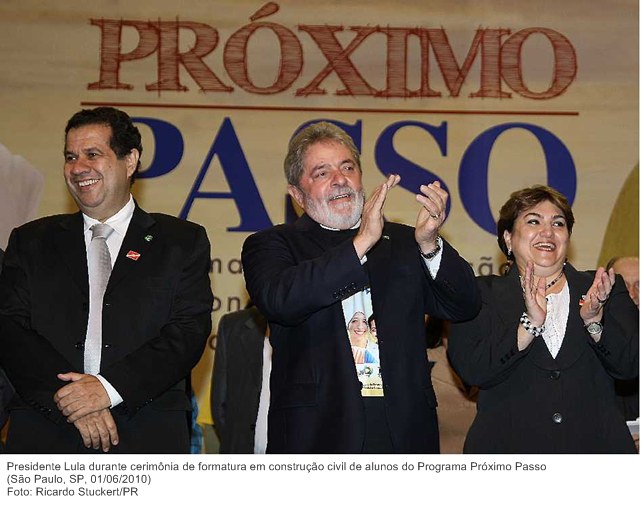 Presidente Lula durante cerimônia de formatura em construção civil de alunos do Programa Próximo Passo.