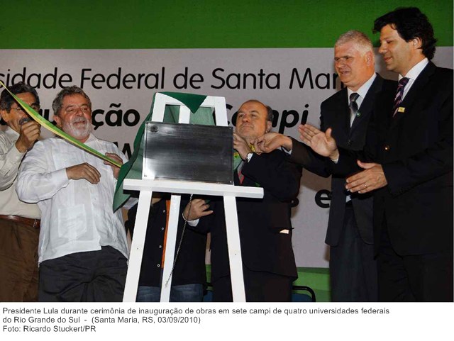 Presidente Lula durante cerimônia de inauguração de obras em sete campi de quatro universidades federais do Rio Grande do Sul.