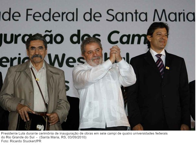 Presidente Lula durante cerimônia de inauguração de obras em sete campi de quatro universidades federais do Rio Grande do Sul.