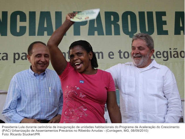 Presidente Lula durante cerimônia de inauguração de unidades habitacionais do Programa de Aceleração do Crescimento (PAC) Urbanização de Assentamentos Precários no Ribeirão Arrudas.