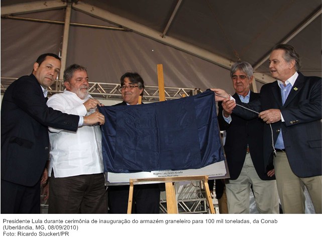 Presidente Lula durante cerimônia de inauguração do armazém graneleiro para 100 mil toneladas, da Conab.