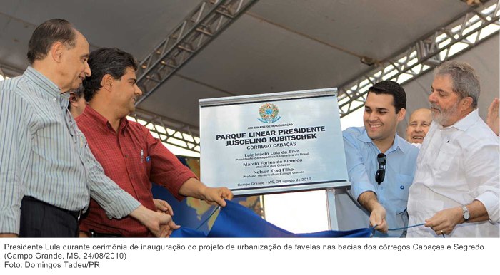 Presidente Lula durante cerimônia de inauguração do projeto de urbanização de favelas nas bacias dos córregos Cabaças e Segredo.