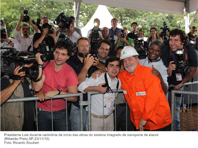 Presidente Lula durante cerimônia de início das obras do sistema integrado de transporte de etanol.
