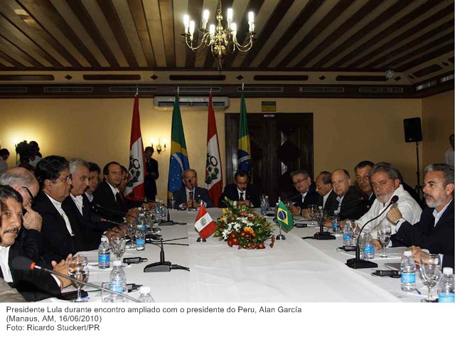 Presidente Lula durante encontro ampliado com o presidente do Peru, Alan García.