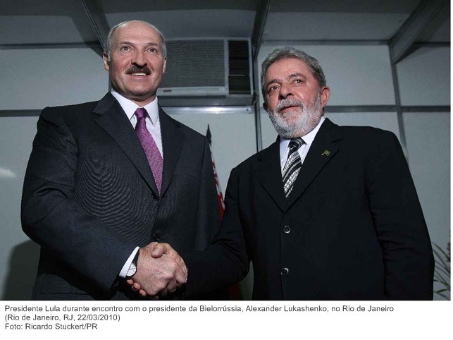 Presidente Lula durante encontro com o presidente da Bielorrússia, Alexander Lukashenko, no Rio de Janeiro.