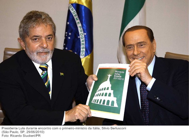 Presidente Lula durante encontro com o primeiro-ministro da Itália, Silvio Berlusconi (2).
