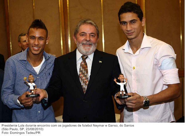 Presidente Lula durante encontro com os jogadores de futebol Neymar e Ganso, do Santos.