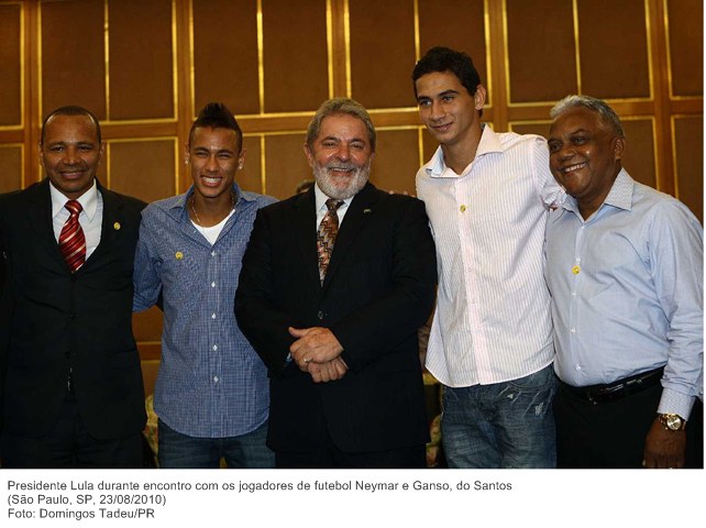 Presidente Lula durante encontro com os jogadores de futebol Neymar e Ganso, do Santos .