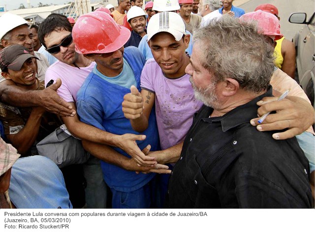 Presidente Lula durante encontro com populares na viagem à cidade de Juazeiro-BA.