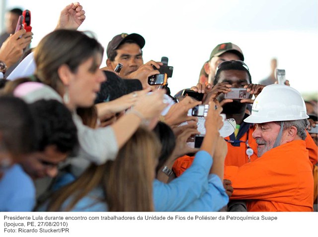 Presidente Lula durante encontro com trabalhadores da Unidade de Fios de Poliéster da Petroquímica Suape.
