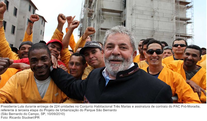 Presidente Lula durante entrega de 224 unidades no Conjunto Habitacional Três Marias e assinatura de contrato do PAC Pró-Moradia.