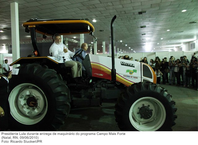 Presidente Lula durante entrega de maquinário do programa Campo Mais Forte.