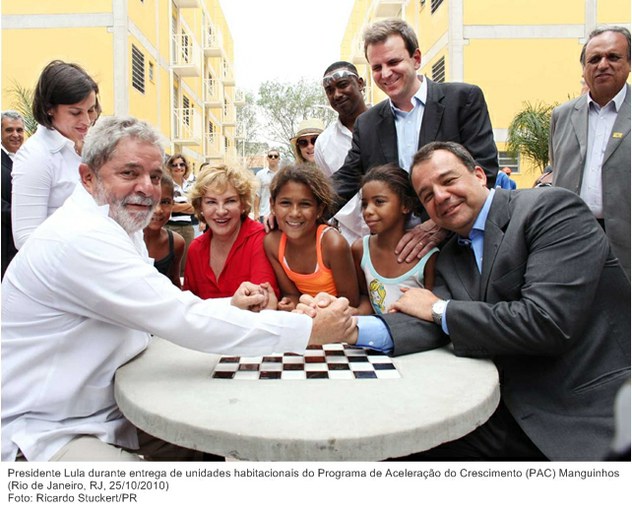 Presidente Lula durante entrega de unidades habitacionais do Programa de Aceleração do Crescimento (PAC) Manguinhos.