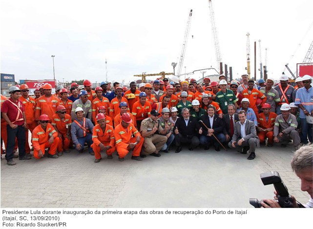 Presidente Lula durante inauguração da primeira etapa das obras de recuperação do Porto de Itajaí.