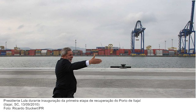 Presidente Lula durante inauguração da primeira etapa de recuperação do Porto de Itajaí.