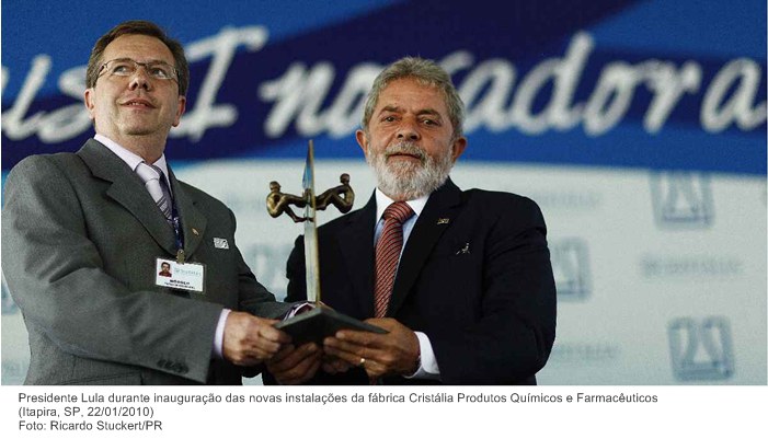 Presidente Lula durante inauguração das novas instalações da fábrica Cristália Produtos Químicos e Farmacêuticos.