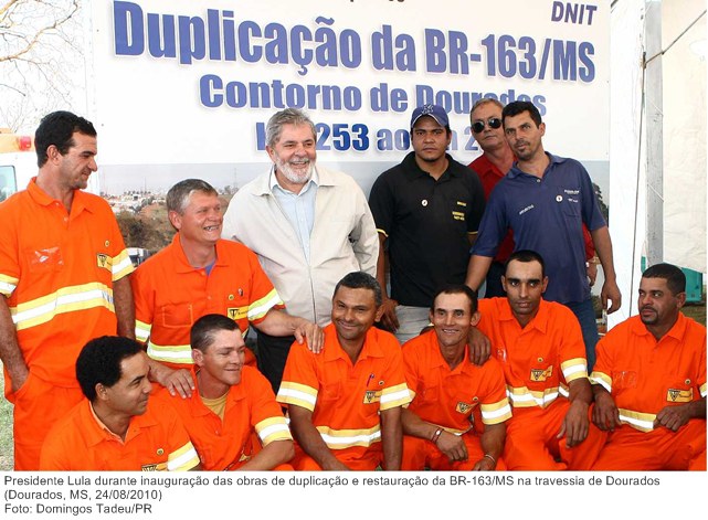 Presidente Lula durante inauguração das obras de duplicação e restauração da BR-163MS na travessia de Dourados .