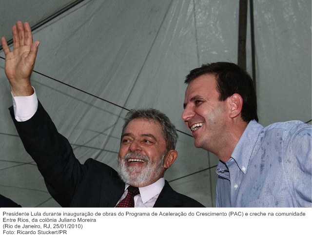 Presidente Lula durante inauguração de obras do Programa de Aceleração do Crescimento (PAC) e creche na comunidade Entre Rios, da colônia Juliano Moreira.