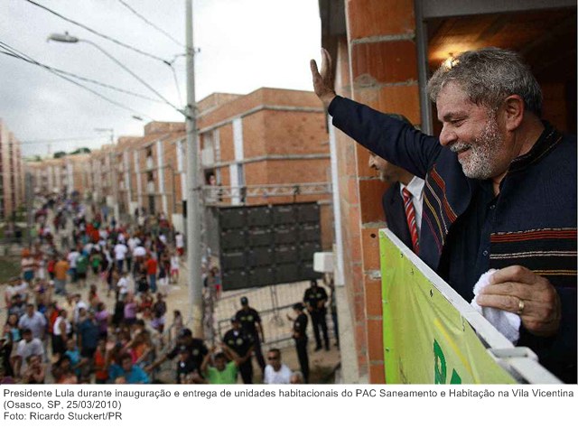 Presidente Lula durante inauguração e entrega de unidades habitacionais do PAC Saneamento e Habitação na Vila Vicentina.