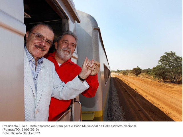 Presidente Lula durante percurso em trem para o Pátio Multimodal de Palmas - Porto Nacional.