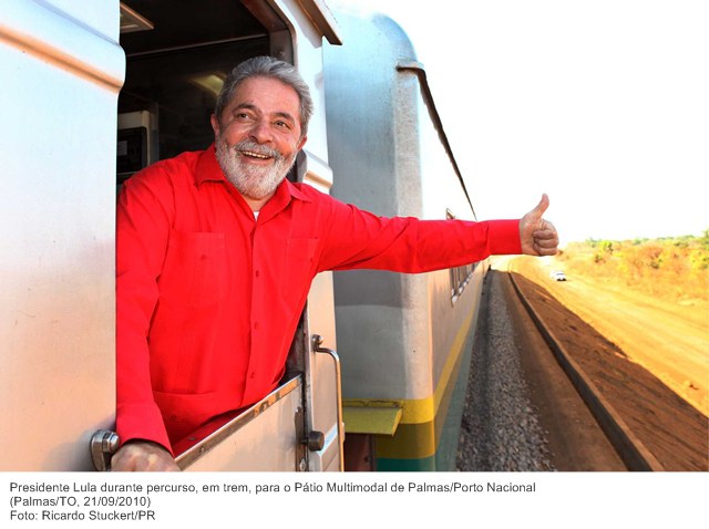 Presidente Lula durante percurso, em trem, para o Pátio Multimodal de Palmas - Porto Nacional.