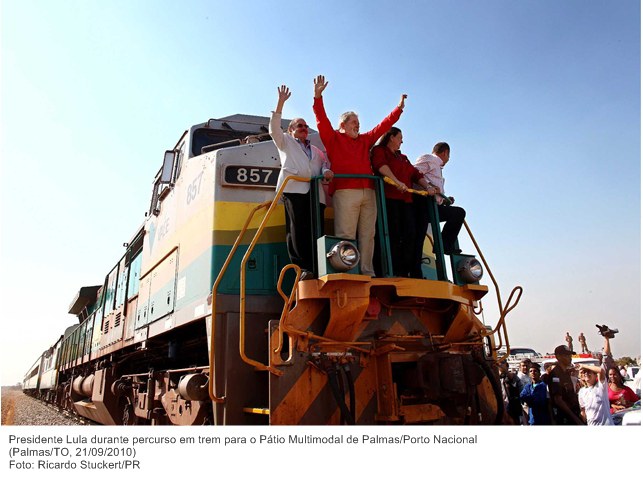 Presidente Lula durante percurso em trem para o Pátio Multimodal de Palmas - Porto Nacional