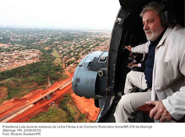 Presidente Lula durante sobrevoo da Linha Férrea e do Contorno Rodoviário Norte BR-376 de Maringá.
