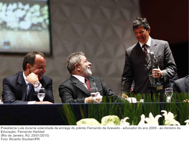 Presidente Lula durante solenidade de entrega do prêmio Fernando de Azevedo - educador do ano 2009 - ao ministro da Educação, Fernando Haddad.