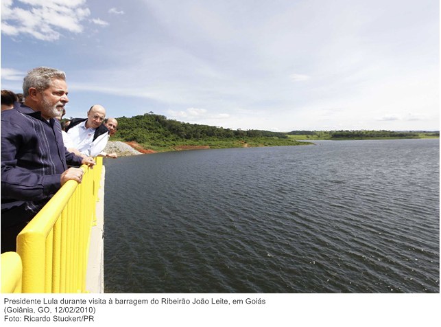 Presidente Lula durante visita à barragem do Ribeirão João Leite, em Goiás.