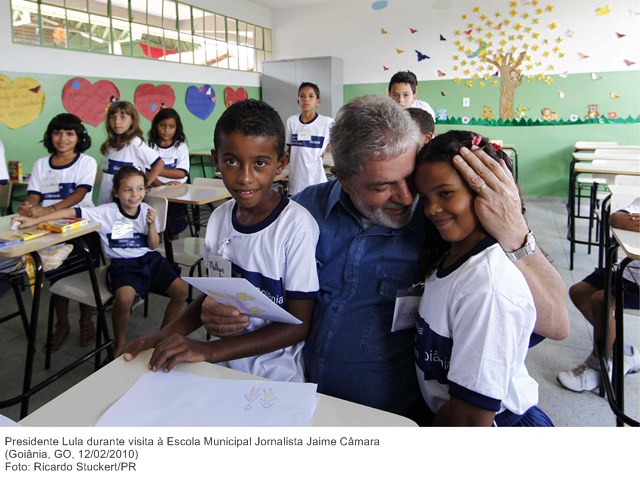 Presidente Lula durante visita à Escola Municipal Jornalista Jaime Câmara.