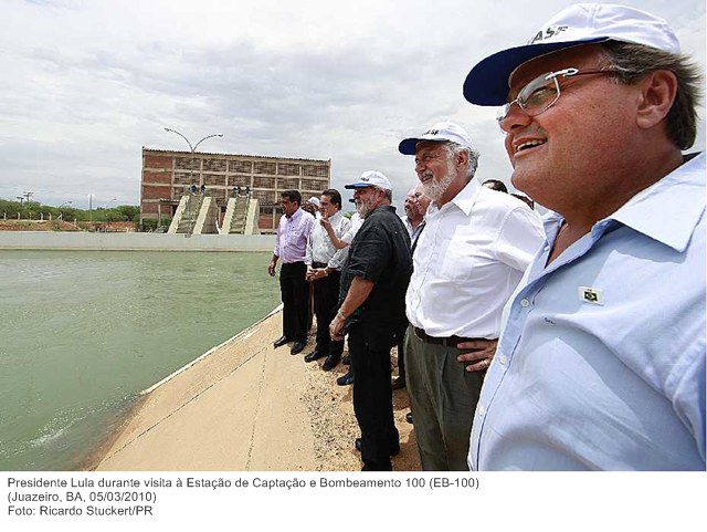 Presidente Lula durante visita à Estação de Captação e Bombeamento 100 (EB-100).