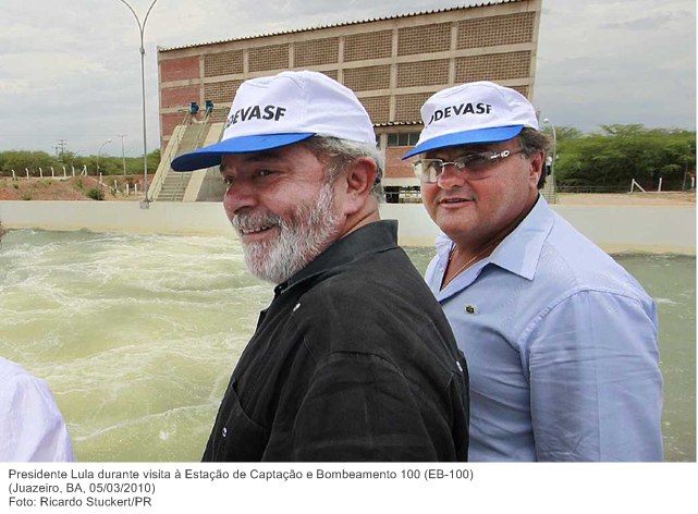 Presidente Lula durante visita à Estação de Captação e Bombeamento 100 (EB-100).