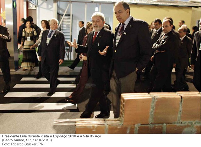 Presidente Lula durante visita à ExpoAço 2010 e à Vila do Aço.