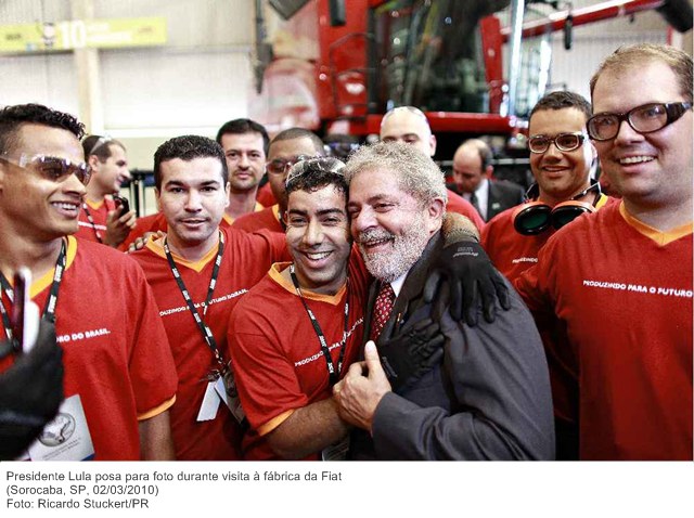 Presidente Lula durante visita à fábrica da Fiat.