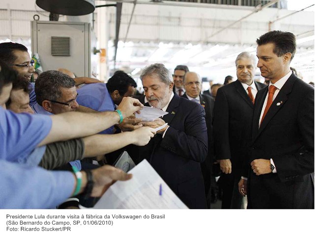 Presidente Lula durante visita à fábrica da Volkswagen do Brasil.