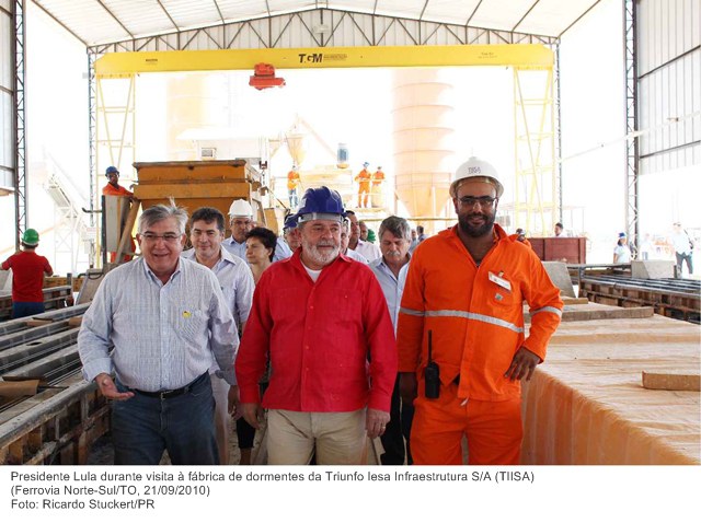 Presidente Lula durante visita à fábrica de dormentes da Triunfo Iesa Infraestrutura SA (TIISA) (5)