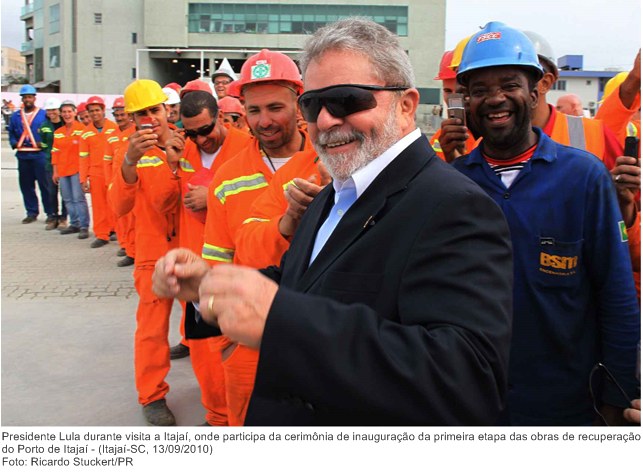 Presidente Lula durante visita a Itajaí onde participa da cerimônia de inauguração da primeira etapa das obras de recuperação do Porto de Itajaí.