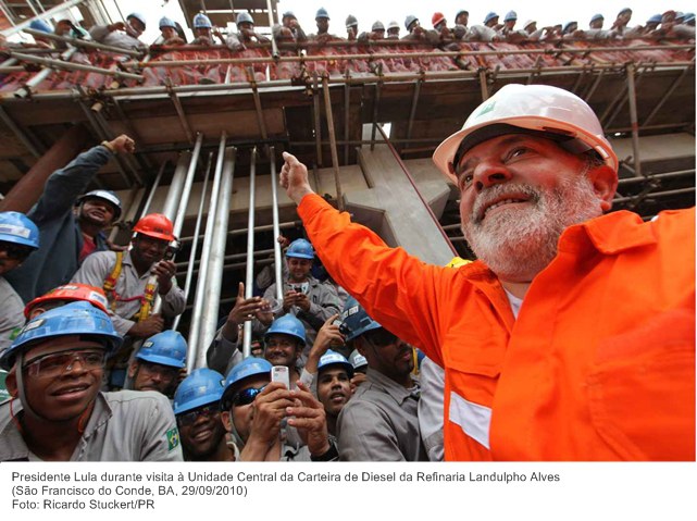 Presidente Lula durante visita à Unidade Central da Carteira de Diesel da Refinaria Landulpho Alves 