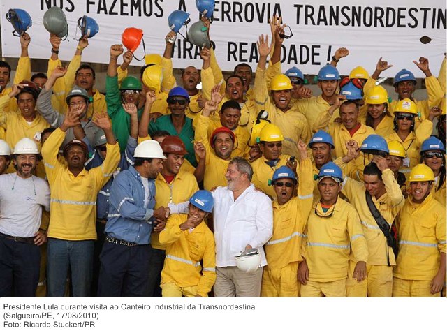 Presidente Lula durante visita ao Canteiro Industrial da Transnordestina 