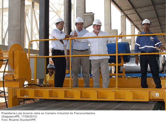 Presidente Lula durante visita ao Canteiro Industrial da Transnordestina 